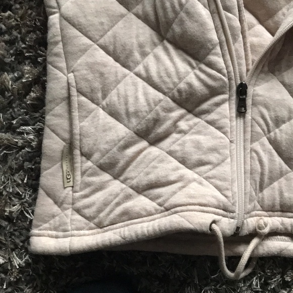 Ugg quilted Sherpa hoodie. - Picture 4 of 6